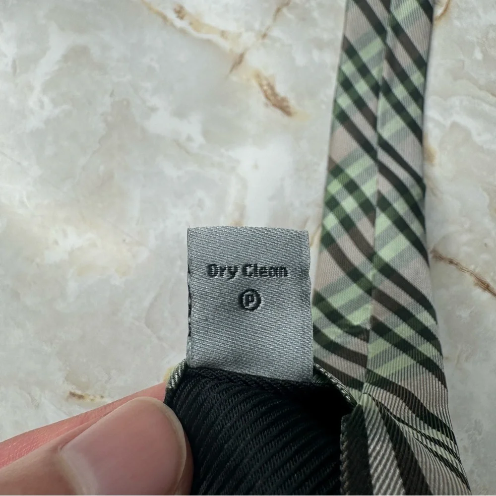 Geoffrey Beene 100% Silk Men's Tie 3 1/8